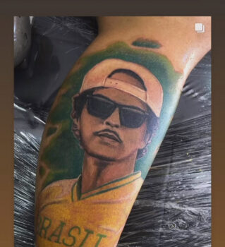 Bruno Mars compartilha nas redes sociais tatuagem que fã brasileiro fez em sua homenagem