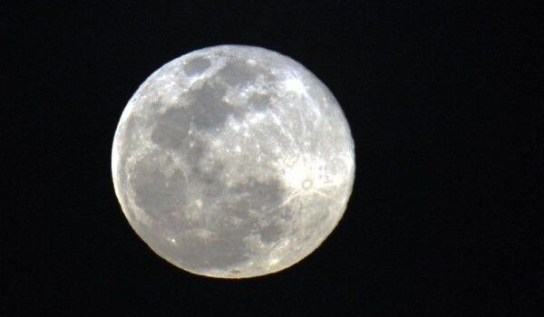 Superlua de Outubro promete encantar o céu na madrugada desta terça-feira
