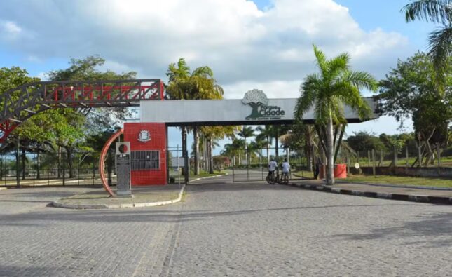 Prefeitura de Feira de Santana oferece transporte gratuito para famílias participarem do Brinca Feira no Dia das Crianças