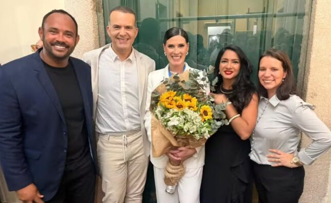 Diretora de jornalismo da Rede Bahia é reconhecida com título de cidadã soteropolitana e medalha Maria Quitéria