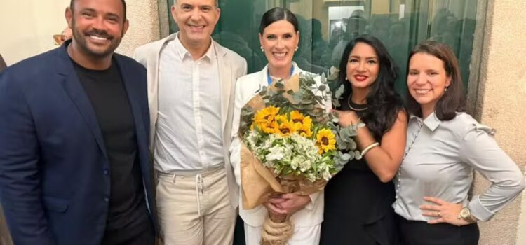 Diretora de jornalismo da Rede Bahia é reconhecida com título de cidadã soteropolitana e medalha Maria Quitéria