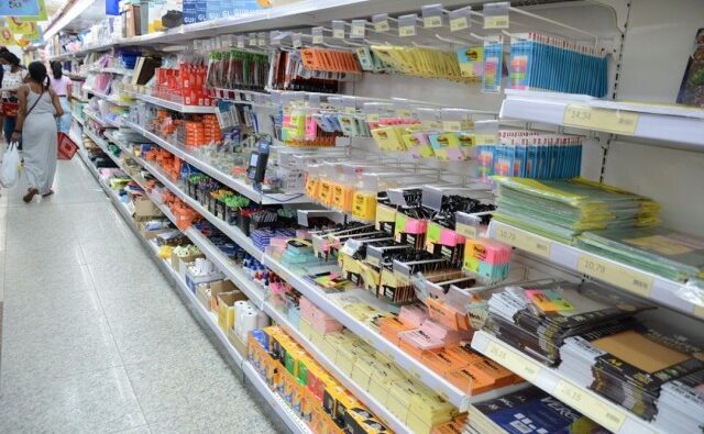 Procon promove encontro para orientar escolas e famílias sobre listas de material escolar