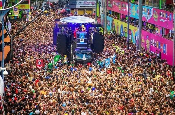 Confira os artistas que vão comandar trios pipoca no Carnaval de Salvador 2026