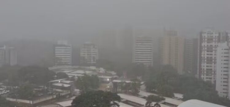 Inmet emite alerta de chuvas intensas para Salvador e outras 189 cidades da Bahia