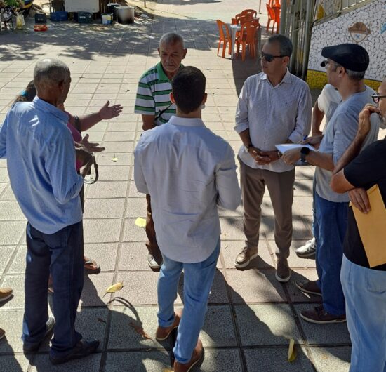 Reunião debate construção de quiosques para fotógrafos lambe-lambe na Praça Bernardino Bahia
