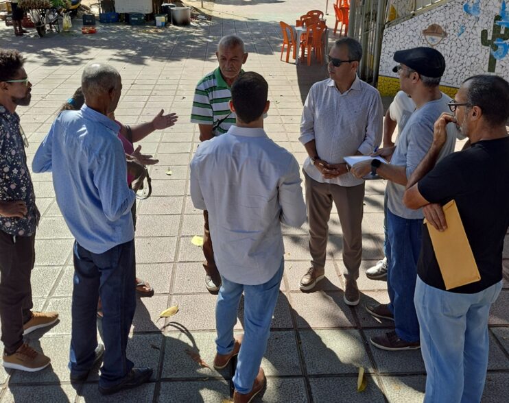 Reunião debate construção de quiosques para fotógrafos lambe-lambe na Praça Bernardino Bahia