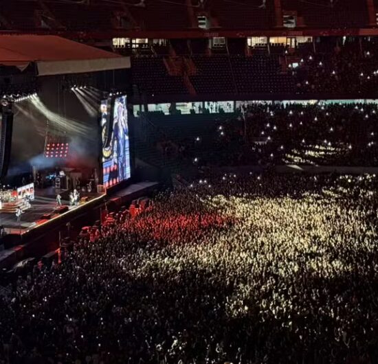 Clássicos e mistura de gerações: Guns N’ Roses reúne 40 mil pessoas em Salvador