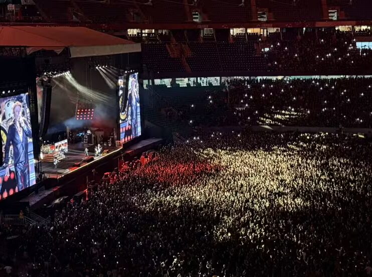 Clássicos e mistura de gerações: Guns N’ Roses reúne 40 mil pessoas em Salvador
