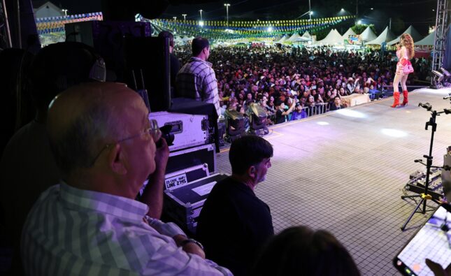 José Ronaldo destaca sucesso do primeiro fim de semana do Arraiá de Feira em São José