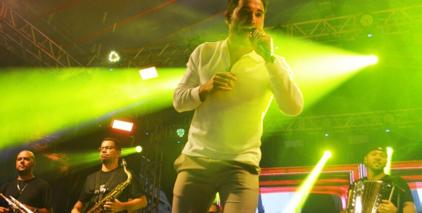 Romantismo de Tayrone marcou encerramento do São Pedro de Bonfim de Feira em grande estilo