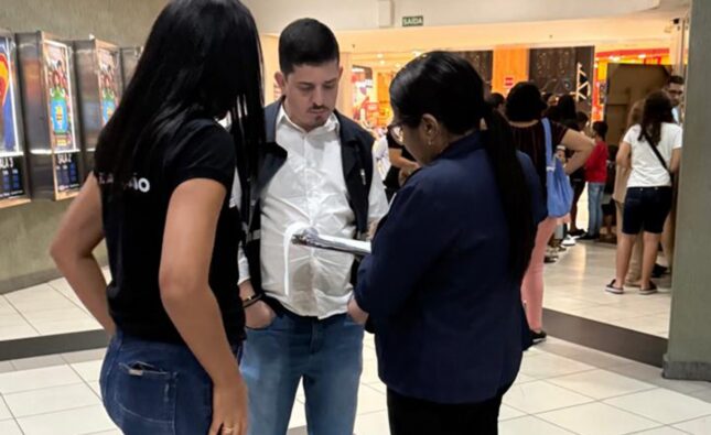Cinema é notificado após denúncia realizada via aplicativo Procon Feira