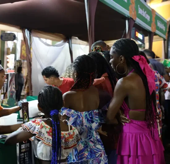 Flipelô começa em Salvador com música, poesia e grande participação