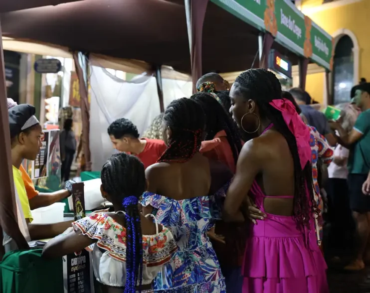 Flipelô começa em Salvador com música, poesia e grande participação