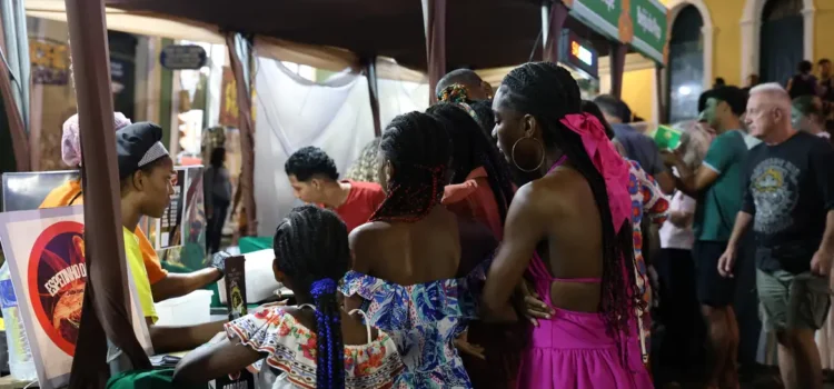 Flipelô começa em Salvador com música, poesia e grande participação