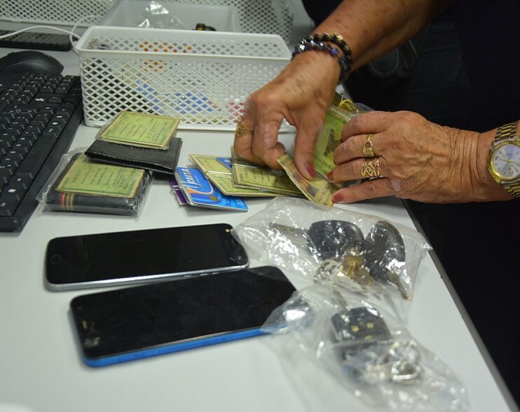 41 documentos e objetos são registrados pela Central de Achados e Perdidos durante a Expofeira