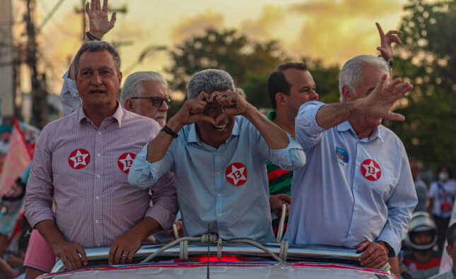 Bahia reelege Jerônimo e elege dois senadores