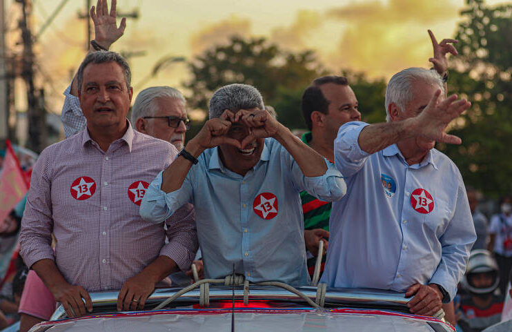 Bahia reelege Jerônimo e elege dois senadores