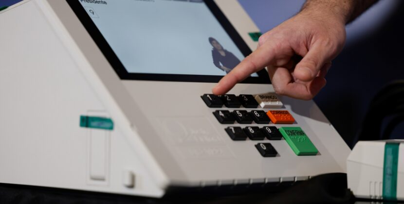 Cerca de 158,7 milhões de eleitores vão às urnas em todo o país