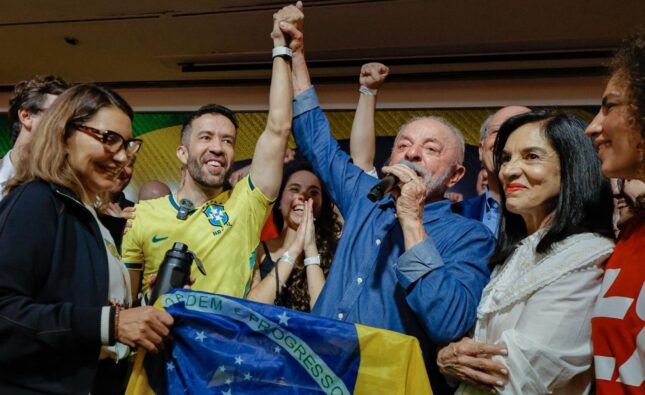 Lula anuncia mudanças no governo e promete ampliar investimentos em tecnologia e saúde