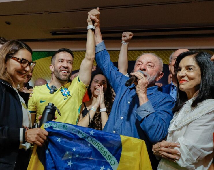Lula anuncia mudanças no governo e promete ampliar investimentos em tecnologia e saúde